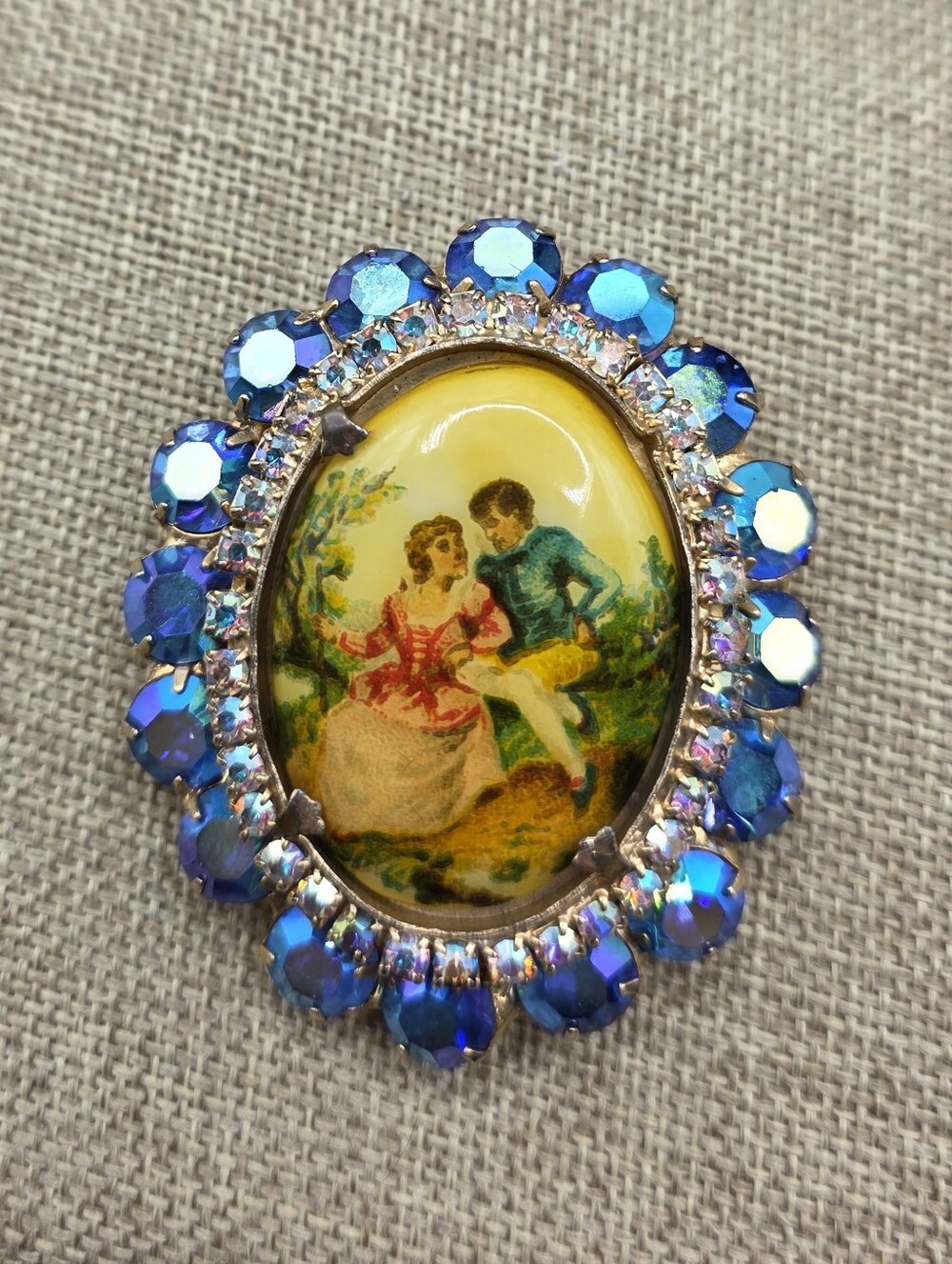 Vintage Gold-Tone Oval Cameo Brooch